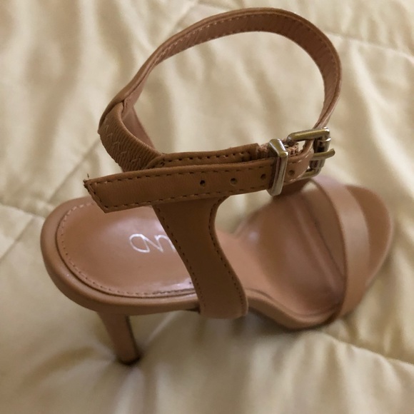 High Heels - Picture 2 of 4